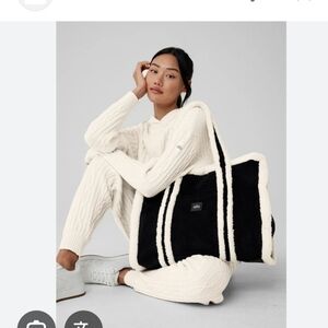 ALO Yoga Winter Fun Faux Fur Oversized Tote Bag New With Tag